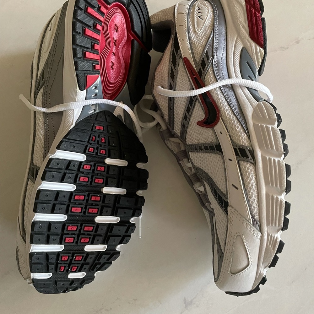 Men’s Nike sneakers - Picture 2 of 3